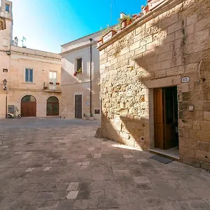 Demetra Lecce